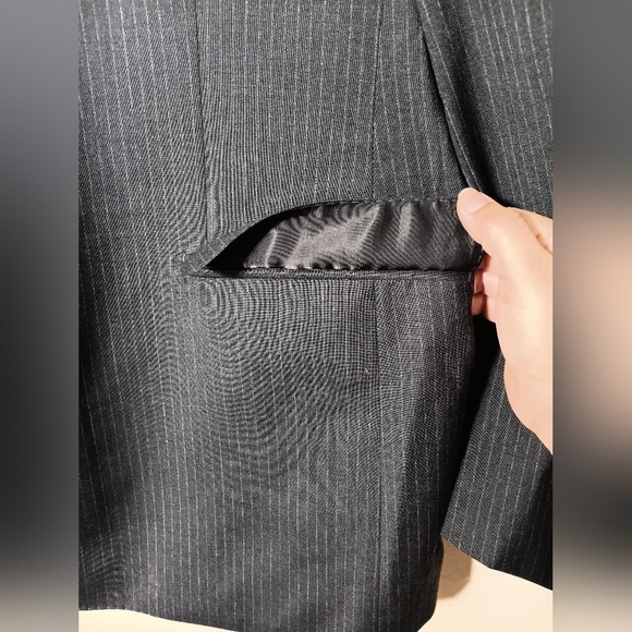 Elegant Charcoal Pinstripe Men's Blazer - Picture 4 of 16